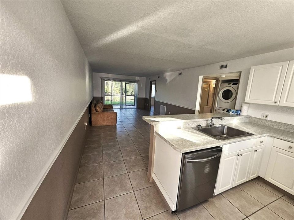 For Rent: $1,600 (2 beds, 2 baths, 860 Square Feet)