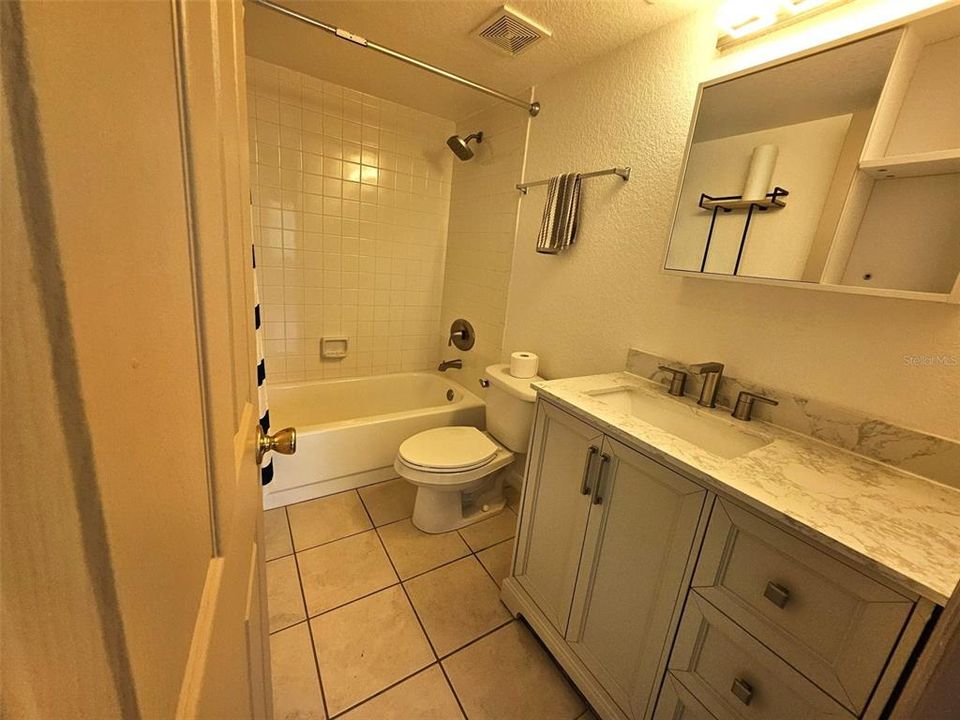 For Rent: $1,600 (2 beds, 2 baths, 860 Square Feet)