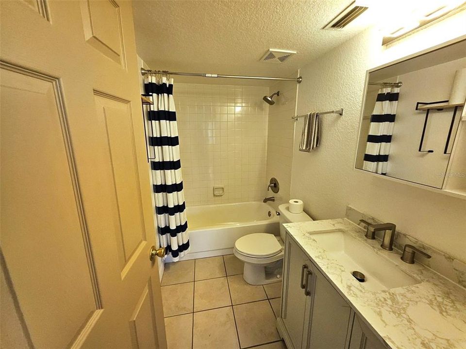 For Rent: $1,600 (2 beds, 2 baths, 860 Square Feet)