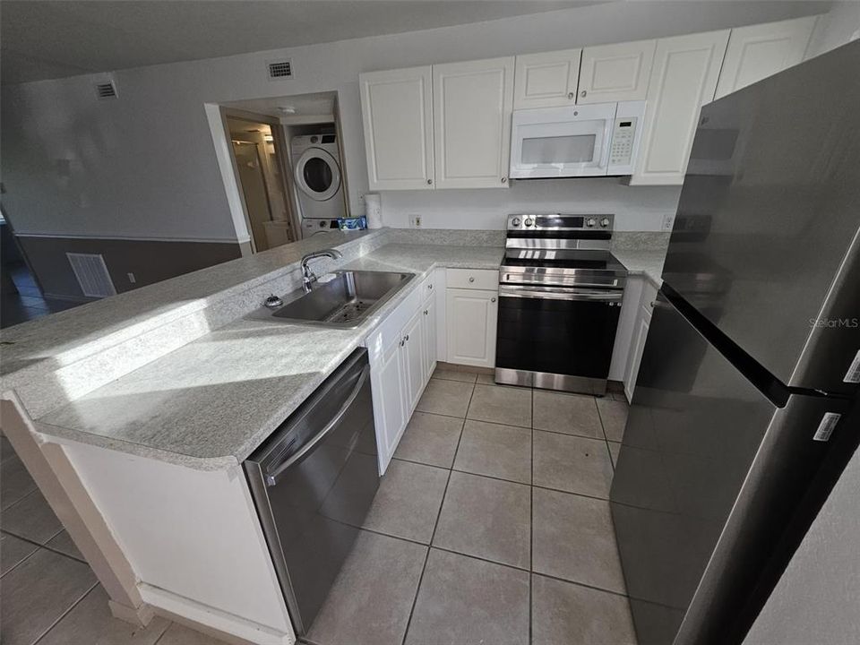 For Rent: $1,600 (2 beds, 2 baths, 860 Square Feet)