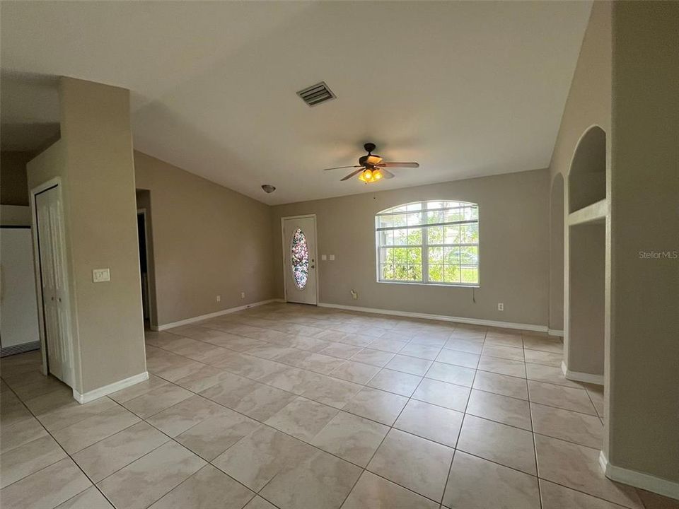 For Rent: $1,900 (3 beds, 2 baths, 1602 Square Feet)
