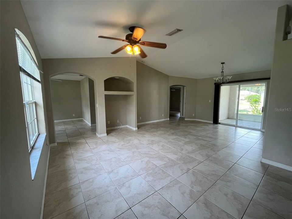 For Rent: $1,900 (3 beds, 2 baths, 1602 Square Feet)