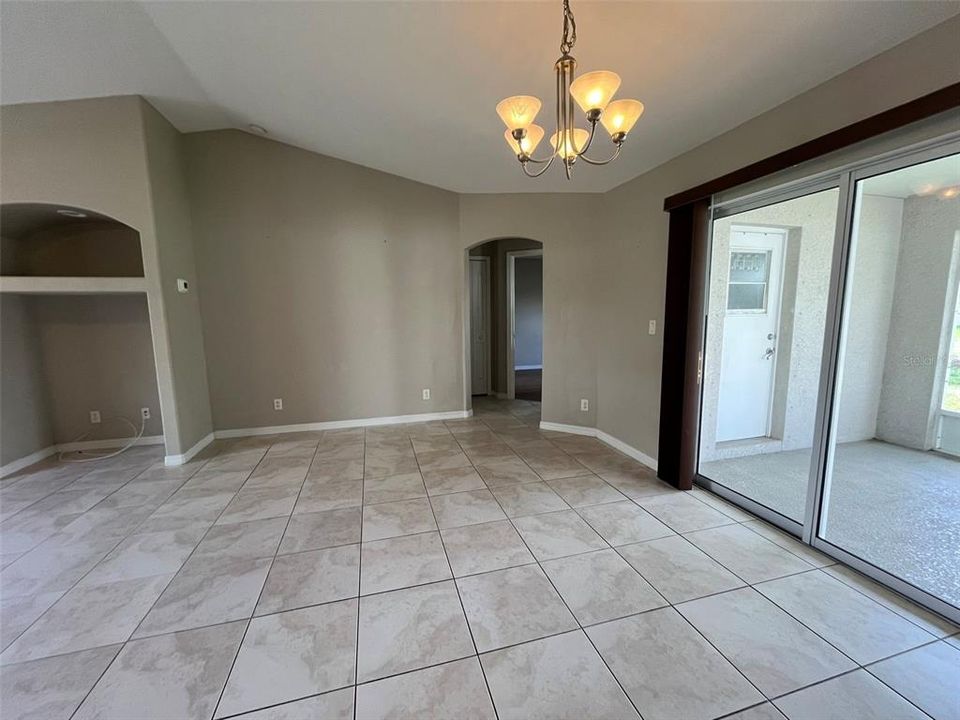 For Rent: $1,900 (3 beds, 2 baths, 1602 Square Feet)