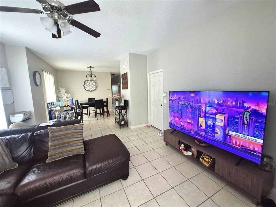 En Venta: $575,900 (6 camas, 4 baños, 3062 Pies cuadrados)