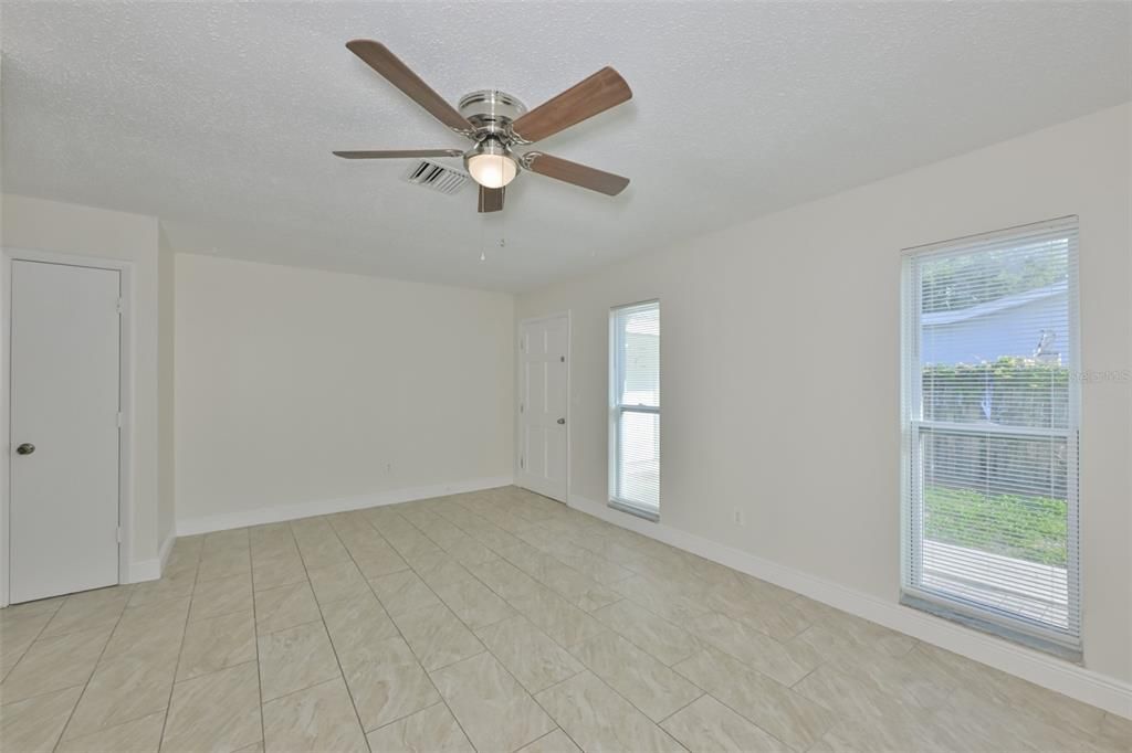 For Rent: $1,525 (2 beds, 1 baths, 804 Square Feet)