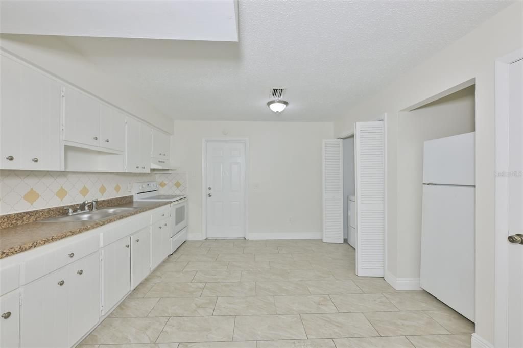 For Rent: $1,525 (2 beds, 1 baths, 804 Square Feet)