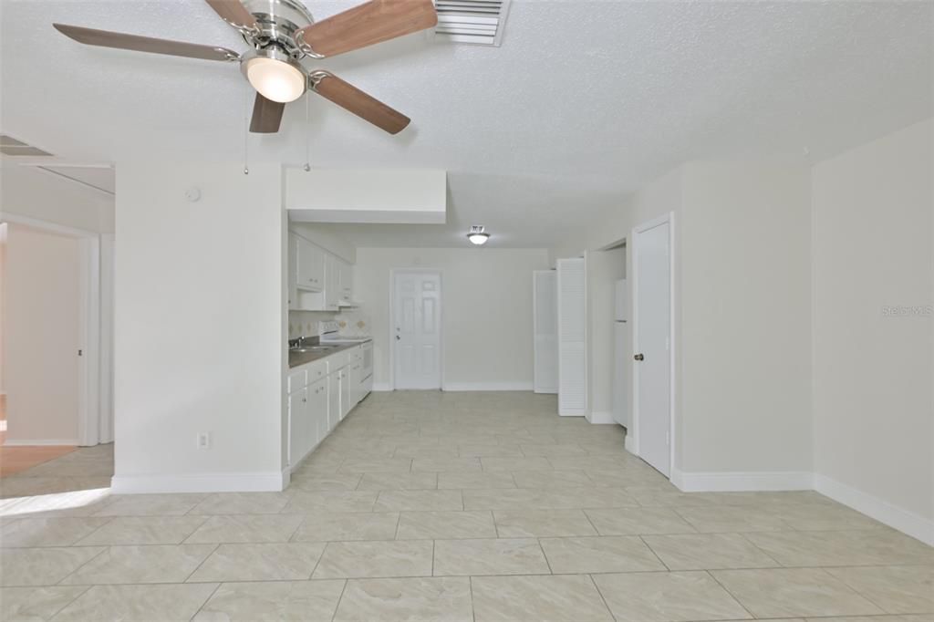For Rent: $1,525 (2 beds, 1 baths, 804 Square Feet)