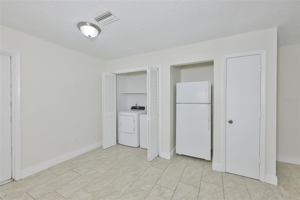For Rent: $1,525 (2 beds, 1 baths, 804 Square Feet)