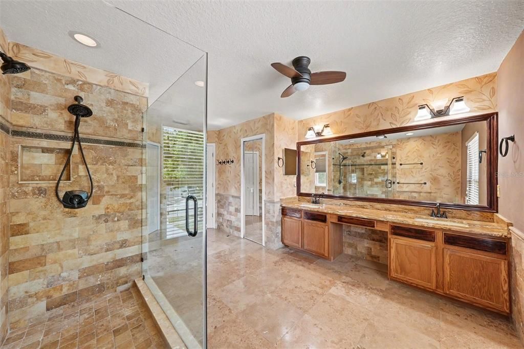 For Sale: $650,000 (5 beds, 2 baths, 3343 Square Feet)