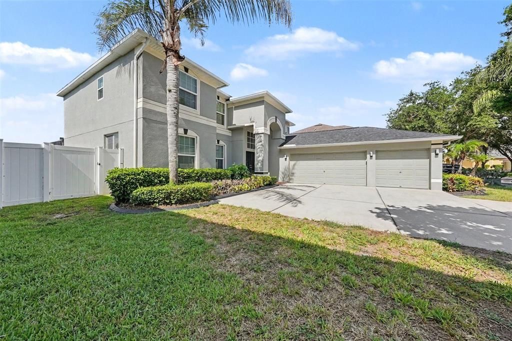 For Sale: $650,000 (5 beds, 2 baths, 3343 Square Feet)