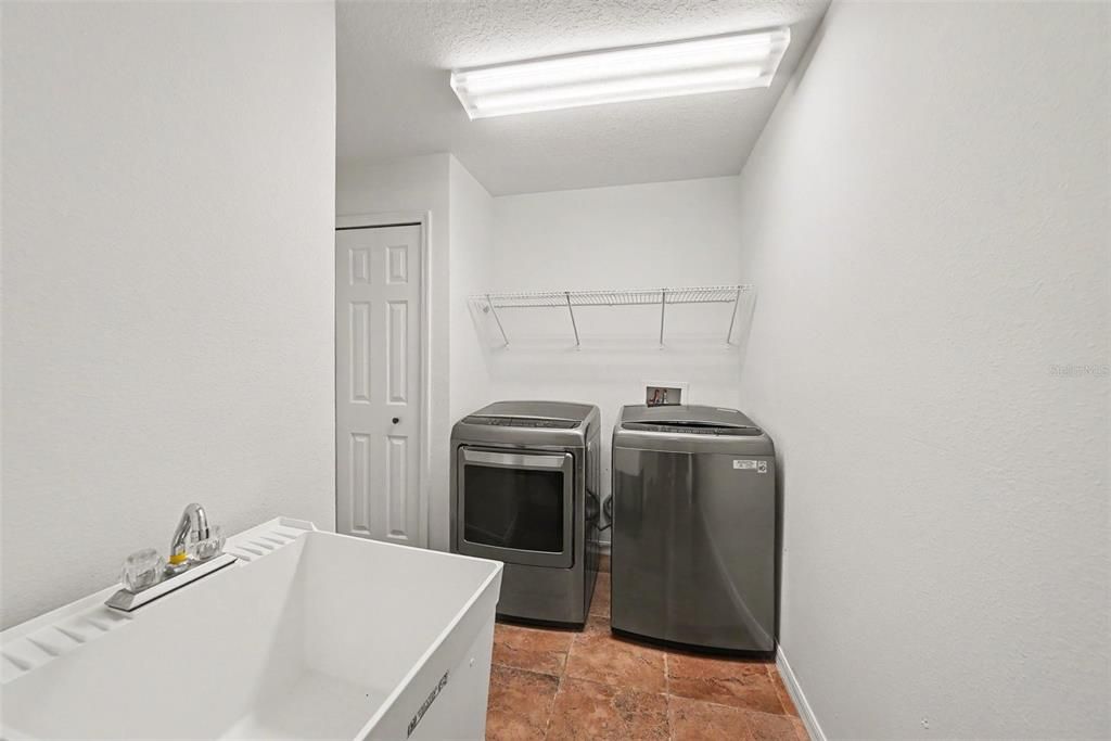For Sale: $650,000 (5 beds, 2 baths, 3343 Square Feet)