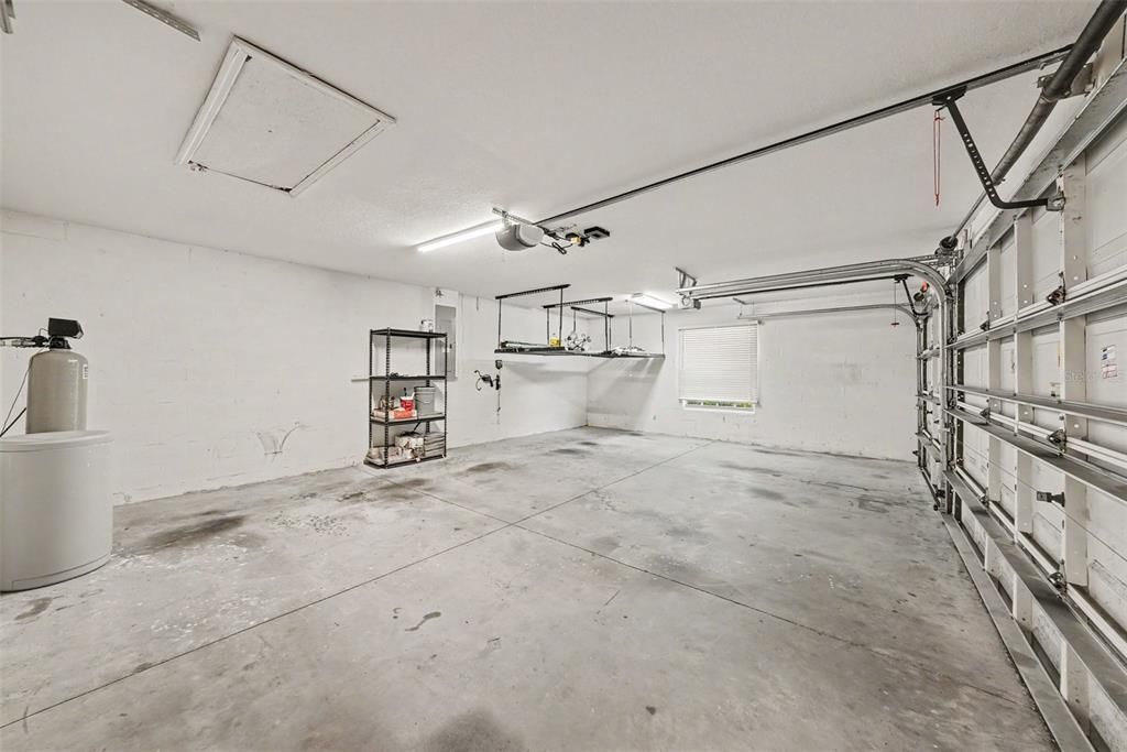 For Sale: $650,000 (5 beds, 2 baths, 3343 Square Feet)