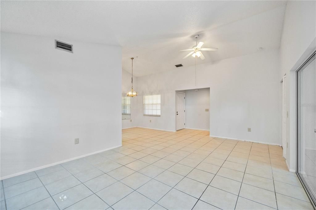 En Venta: $270,000 (2 camas, 2 baños, 1824 Pies cuadrados)