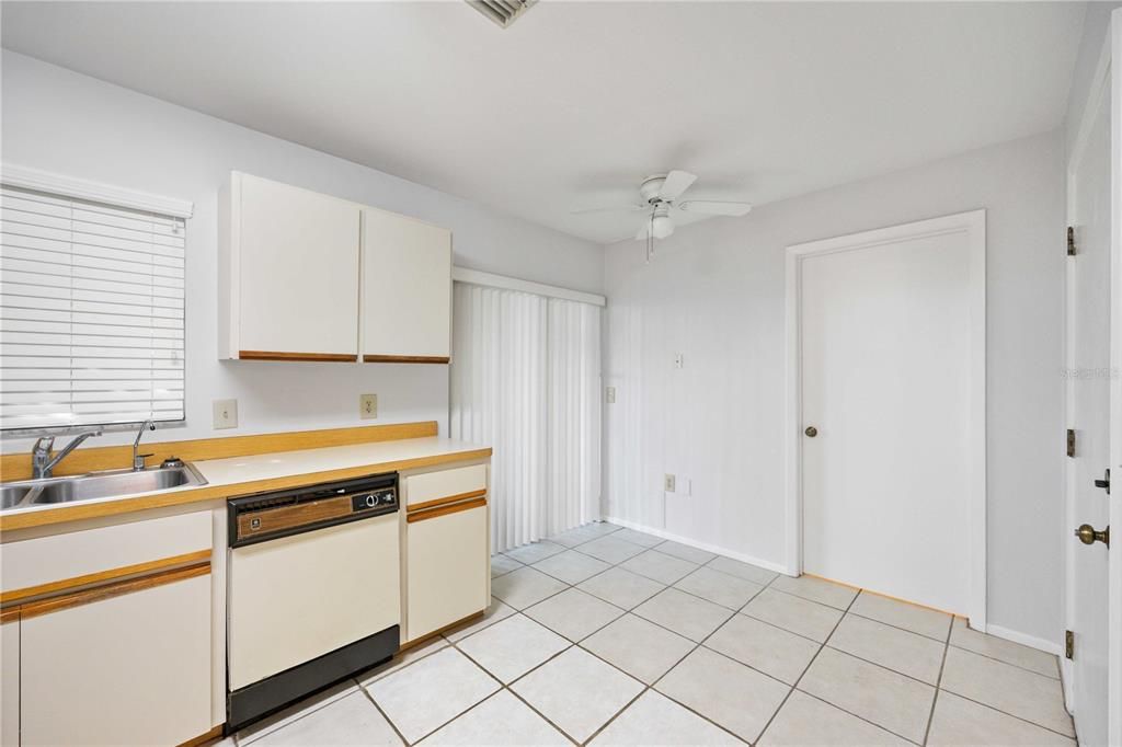 En Venta: $270,000 (2 camas, 2 baños, 1824 Pies cuadrados)