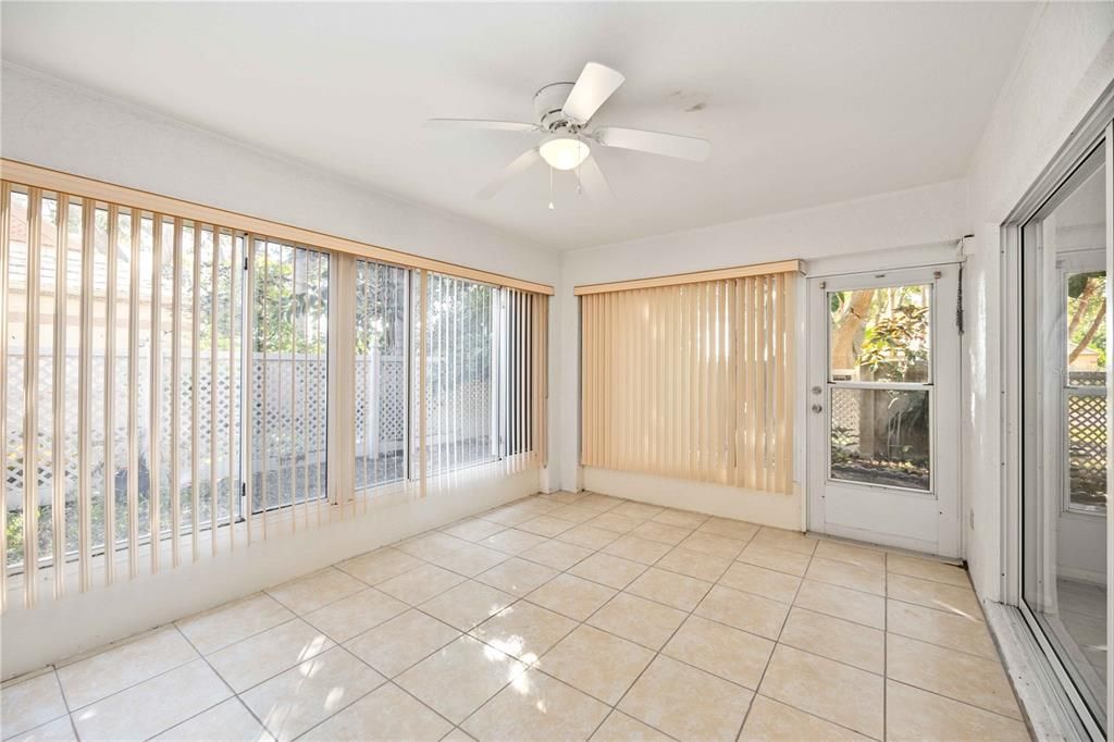 En Venta: $270,000 (2 camas, 2 baños, 1824 Pies cuadrados)