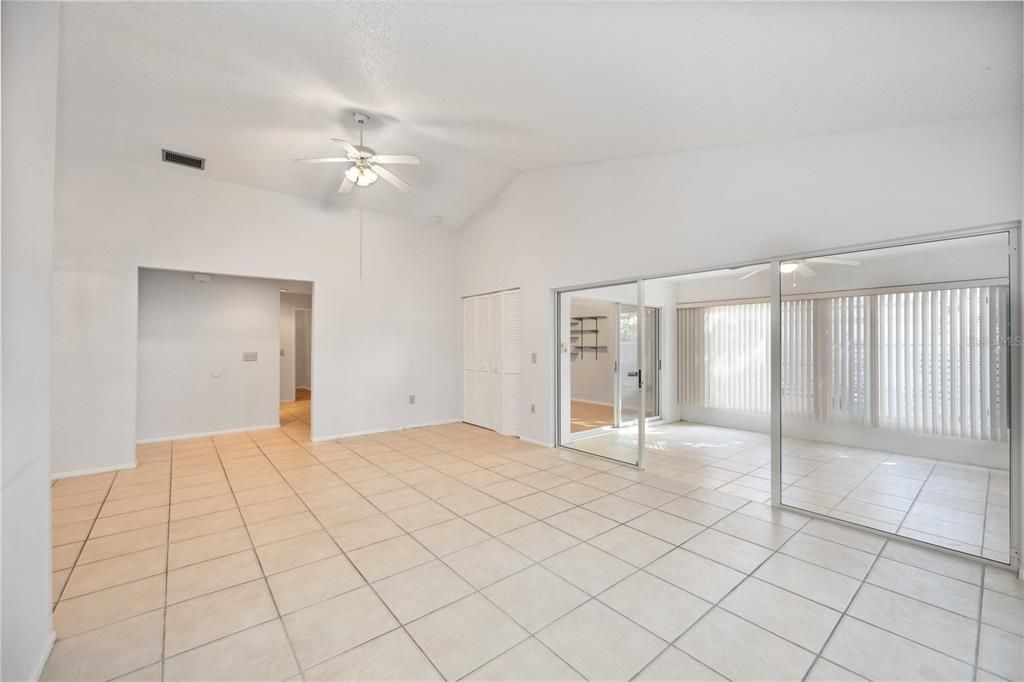 En Venta: $270,000 (2 camas, 2 baños, 1824 Pies cuadrados)