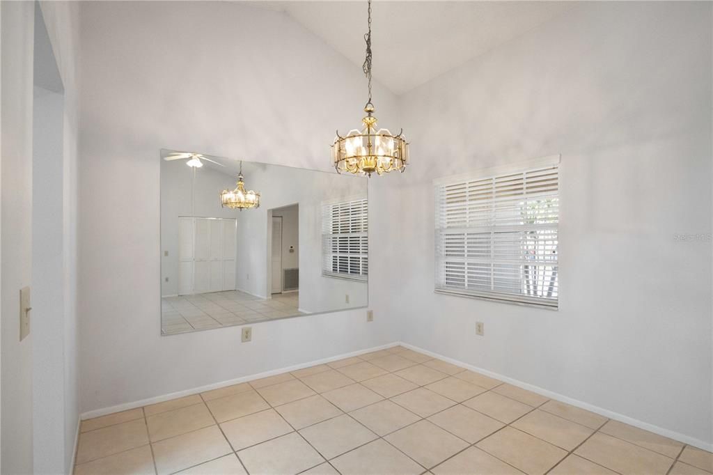 En Venta: $270,000 (2 camas, 2 baños, 1824 Pies cuadrados)