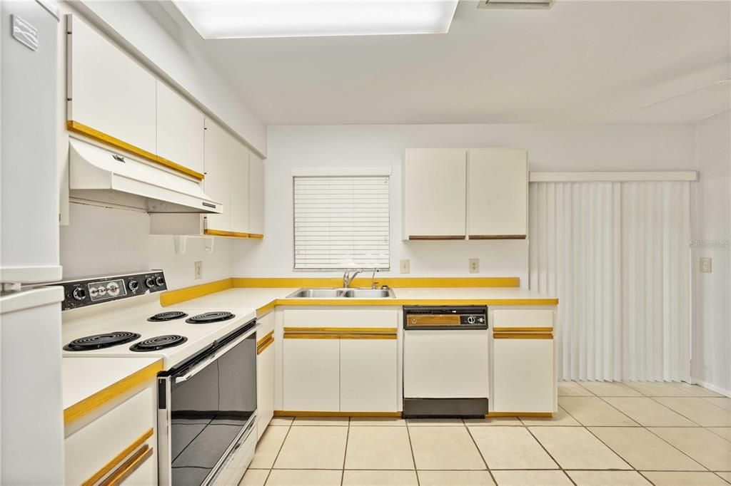 En Venta: $270,000 (2 camas, 2 baños, 1824 Pies cuadrados)