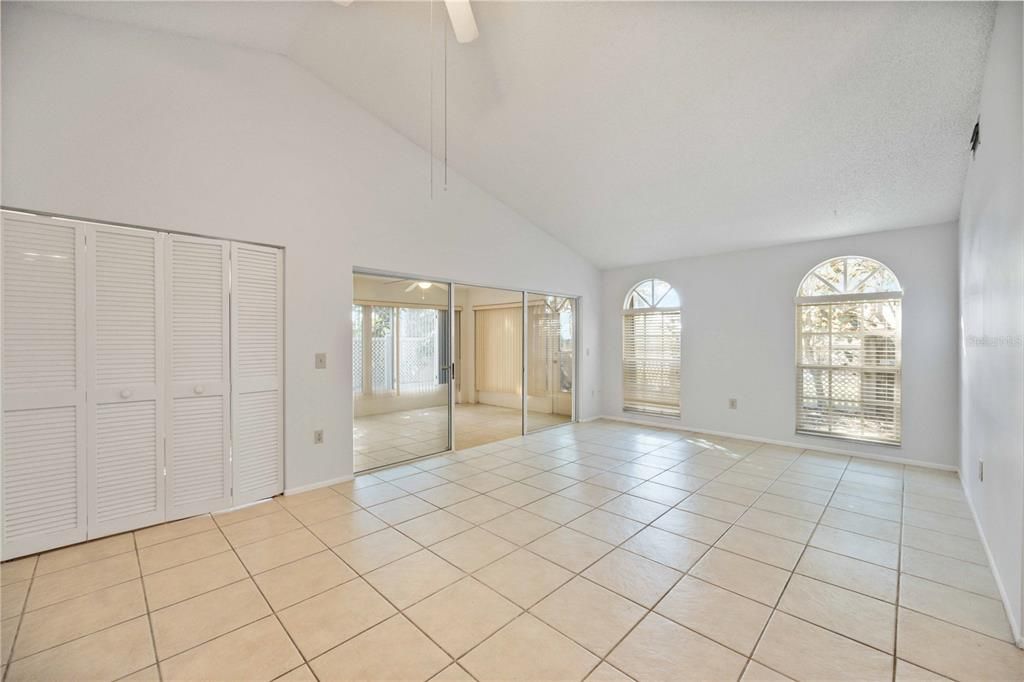 En Venta: $270,000 (2 camas, 2 baños, 1824 Pies cuadrados)