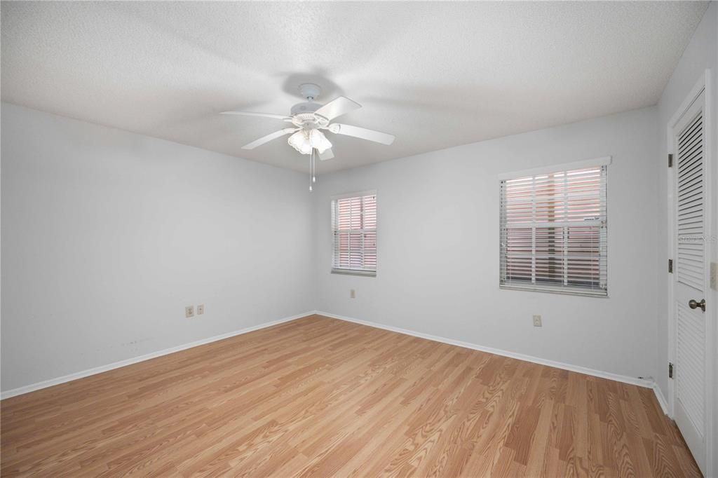 En Venta: $270,000 (2 camas, 2 baños, 1824 Pies cuadrados)