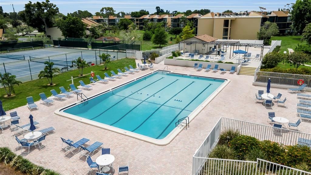 For Sale: $210,000 (1 beds, 1 baths, 763 Square Feet)