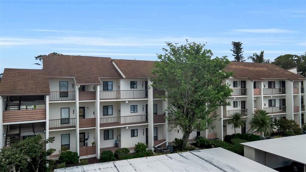 For Sale: $210,000 (1 beds, 1 baths, 763 Square Feet)