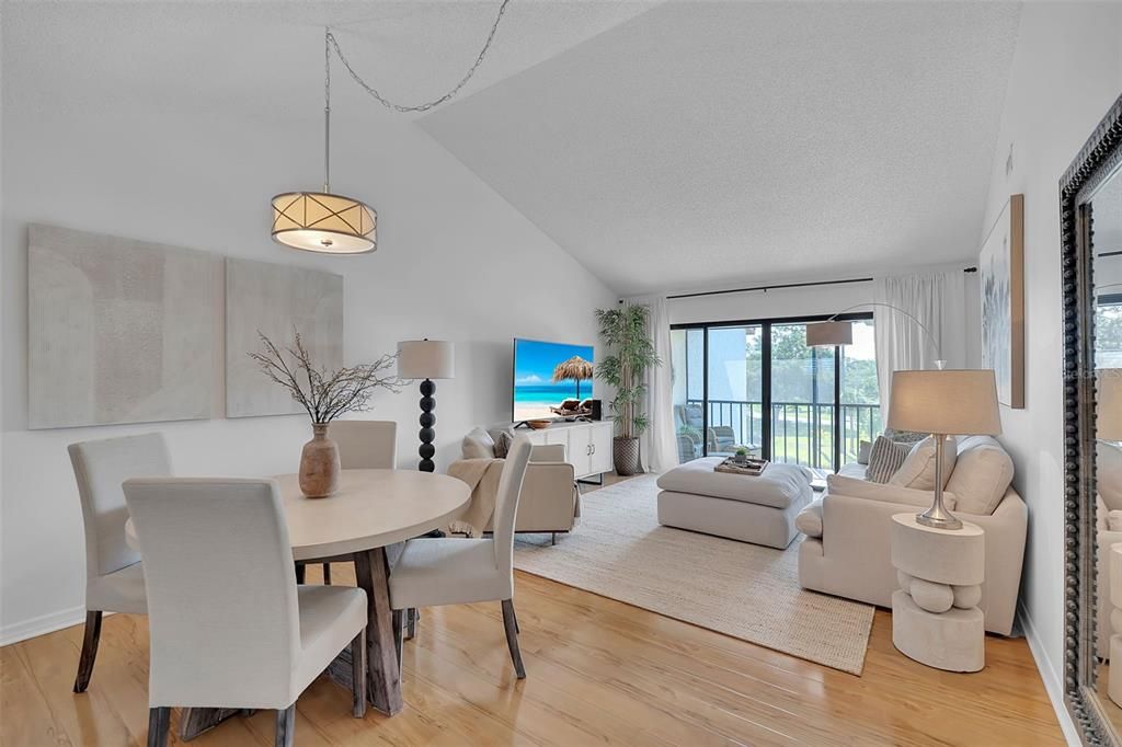 For Sale: $210,000 (1 beds, 1 baths, 763 Square Feet)