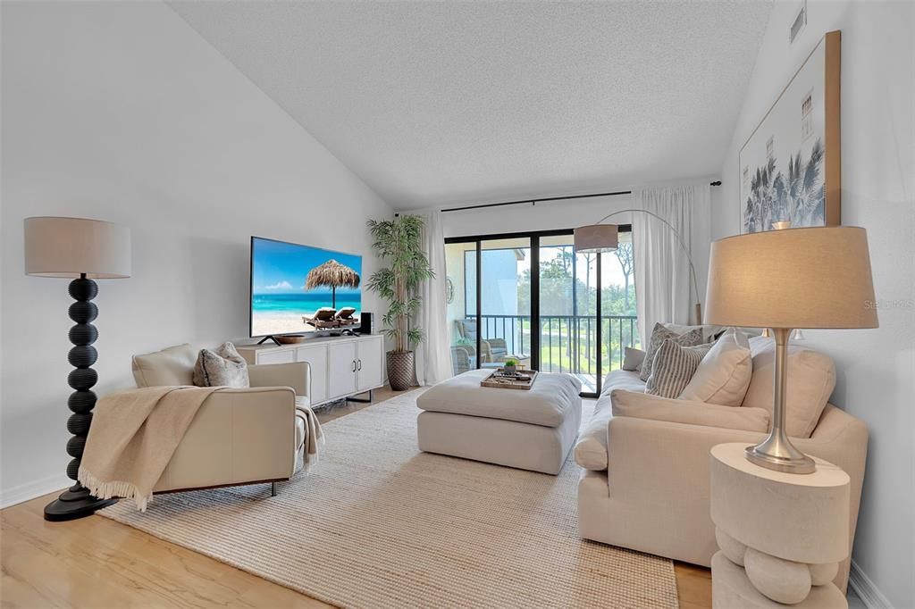For Sale: $210,000 (1 beds, 1 baths, 763 Square Feet)
