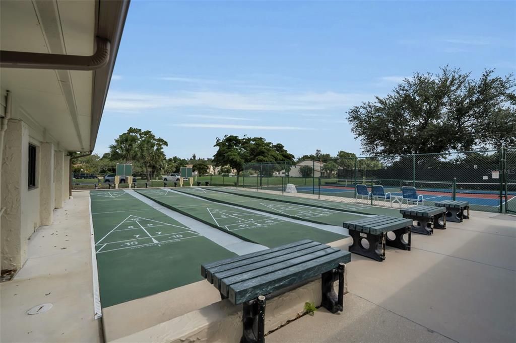 For Sale: $210,000 (1 beds, 1 baths, 763 Square Feet)
