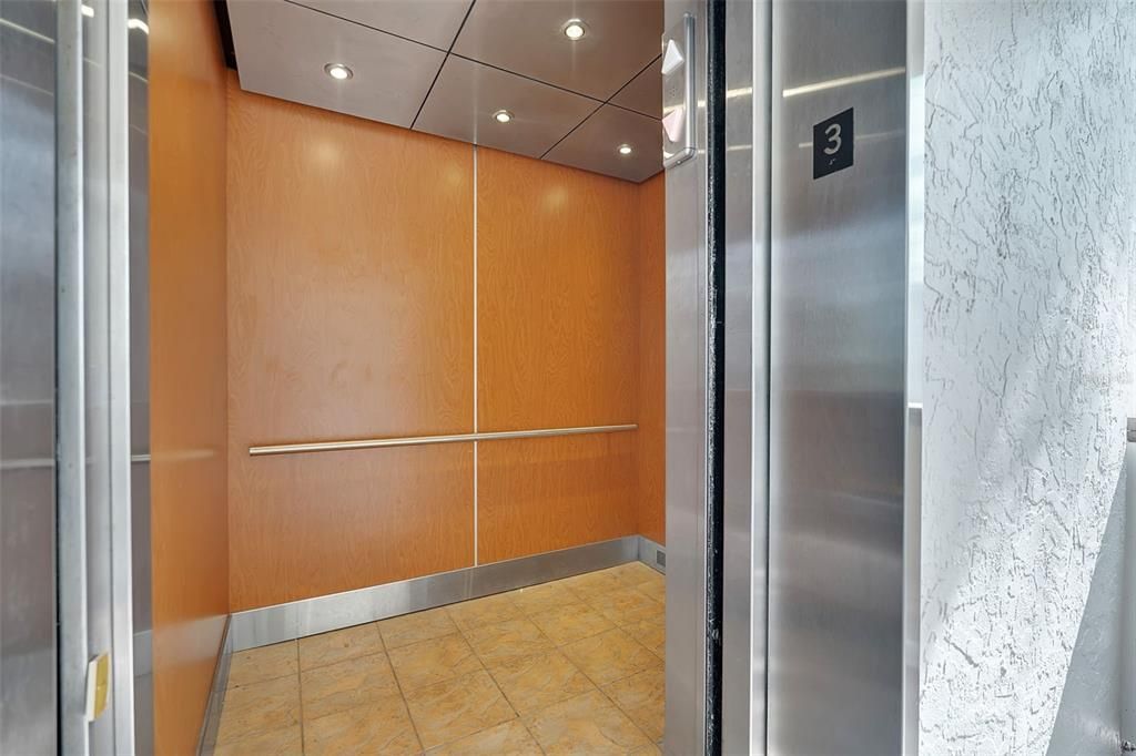 For Sale: $210,000 (1 beds, 1 baths, 763 Square Feet)