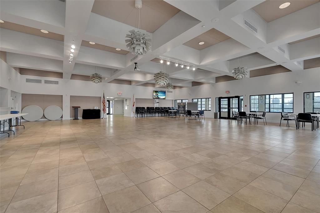 For Sale: $210,000 (1 beds, 1 baths, 763 Square Feet)