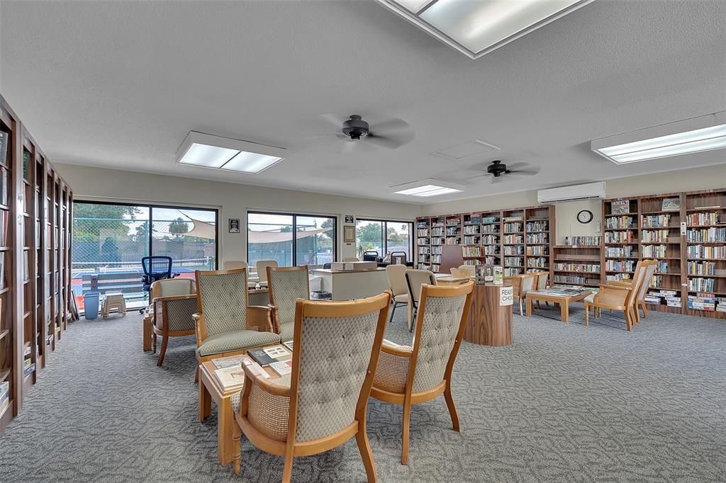 For Sale: $210,000 (1 beds, 1 baths, 763 Square Feet)