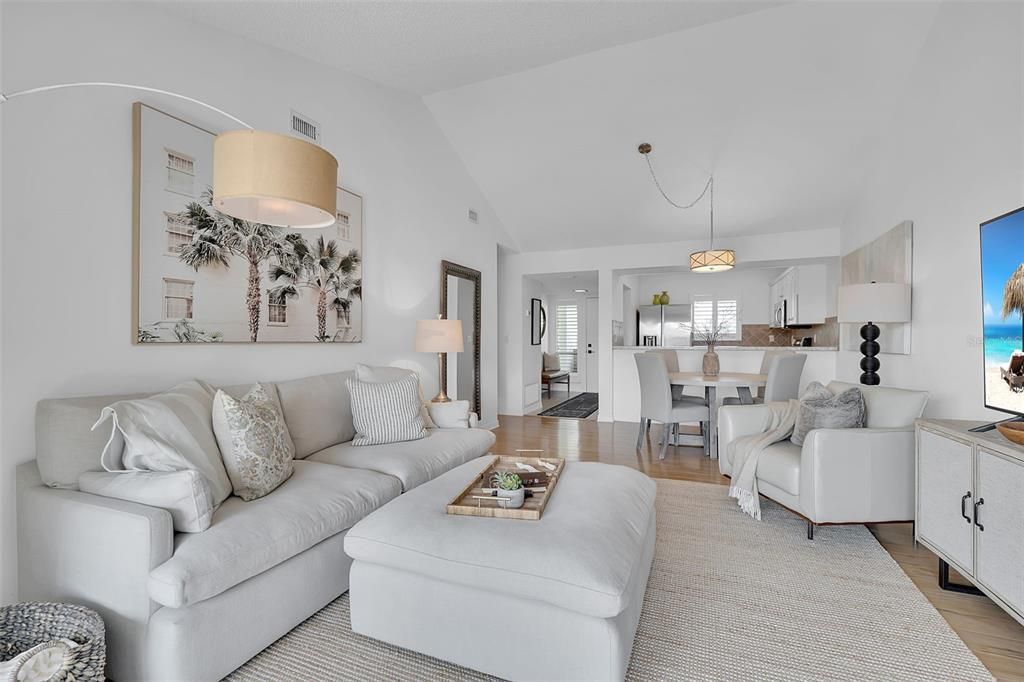For Sale: $210,000 (1 beds, 1 baths, 763 Square Feet)