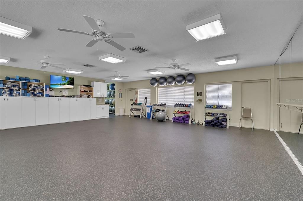 For Sale: $210,000 (1 beds, 1 baths, 763 Square Feet)
