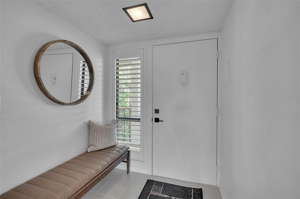 For Sale: $210,000 (1 beds, 1 baths, 763 Square Feet)