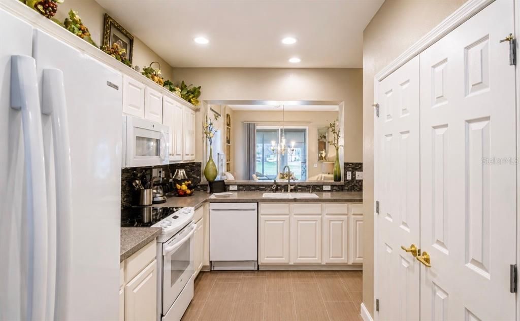 For Sale: $309,900 (2 beds, 2 baths, 1498 Square Feet)