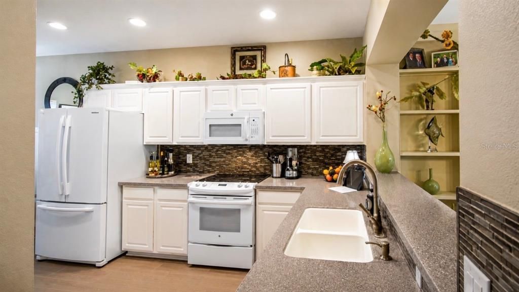 For Sale: $309,900 (2 beds, 2 baths, 1498 Square Feet)