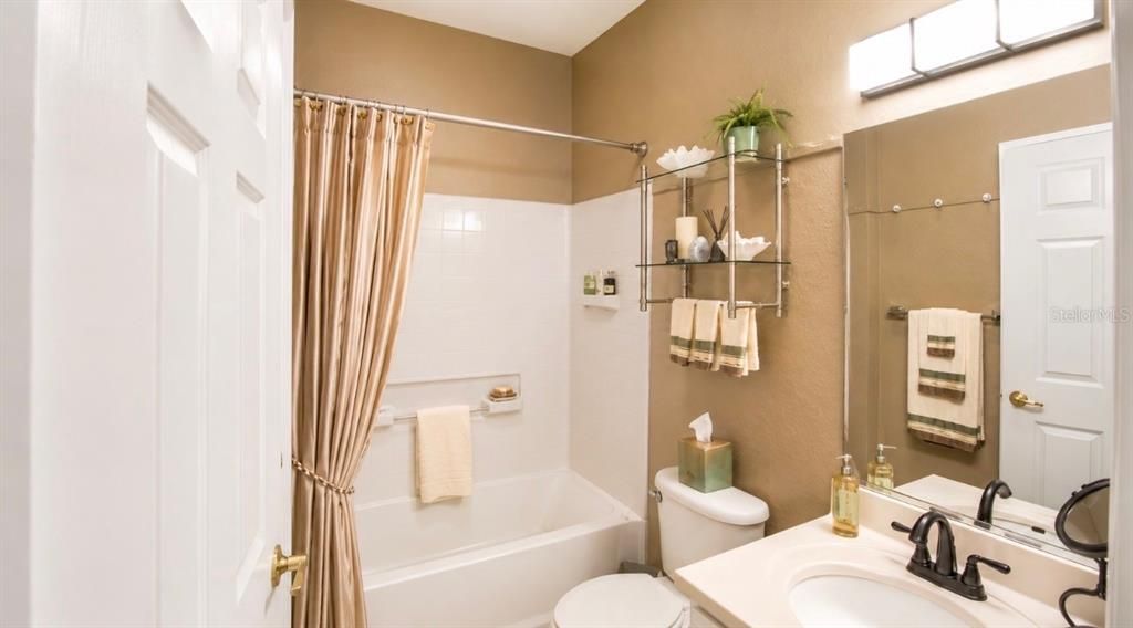 For Sale: $309,900 (2 beds, 2 baths, 1498 Square Feet)