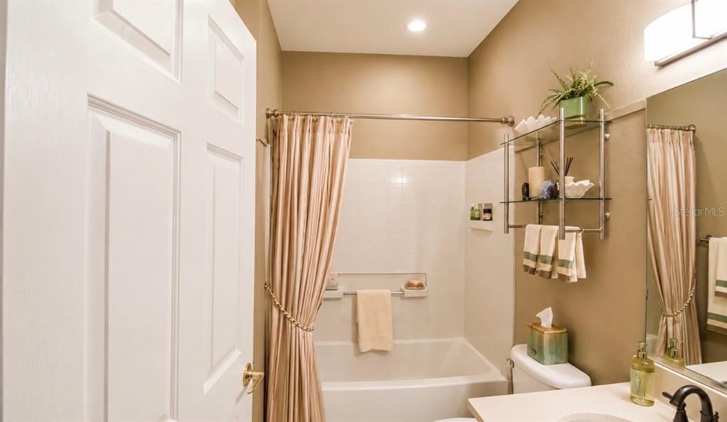 For Sale: $309,900 (2 beds, 2 baths, 1498 Square Feet)