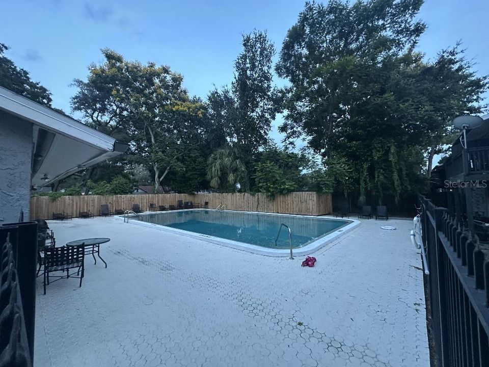 For Sale: $125,000 (2 beds, 1 baths, 899 Square Feet)