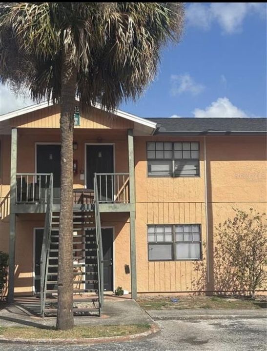 For Sale: $125,000 (2 beds, 1 baths, 899 Square Feet)