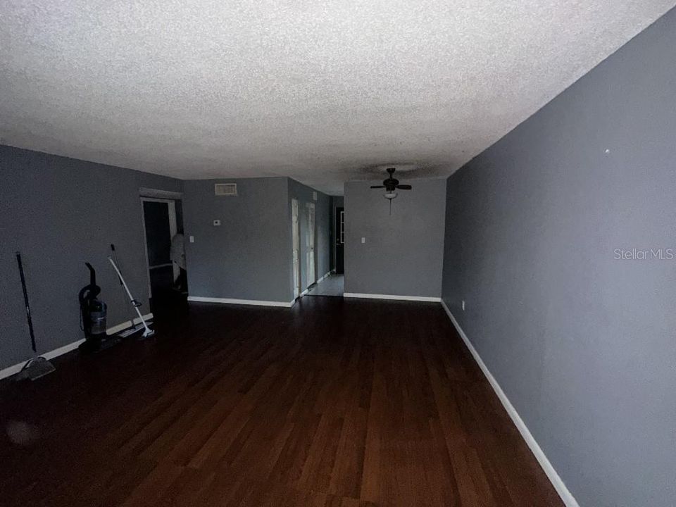 For Sale: $125,000 (2 beds, 1 baths, 899 Square Feet)