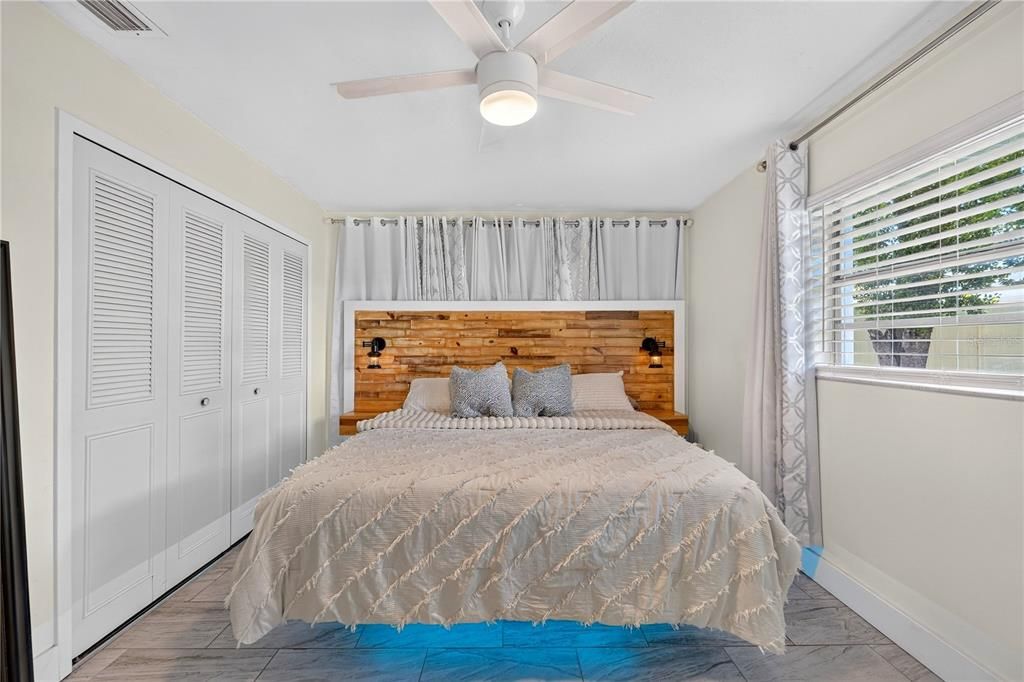 На продажу: $296,000 (2 спален, 2 ванн, 1024 Квадратных фут)