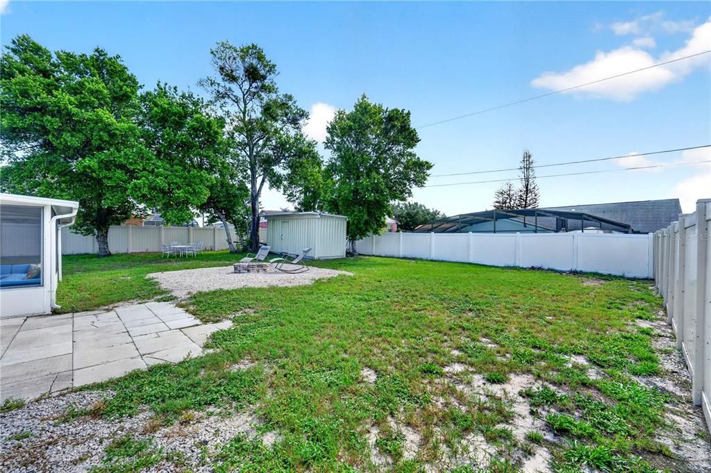 На продажу: $296,000 (2 спален, 2 ванн, 1024 Квадратных фут)