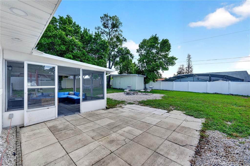 На продажу: $296,000 (2 спален, 2 ванн, 1024 Квадратных фут)
