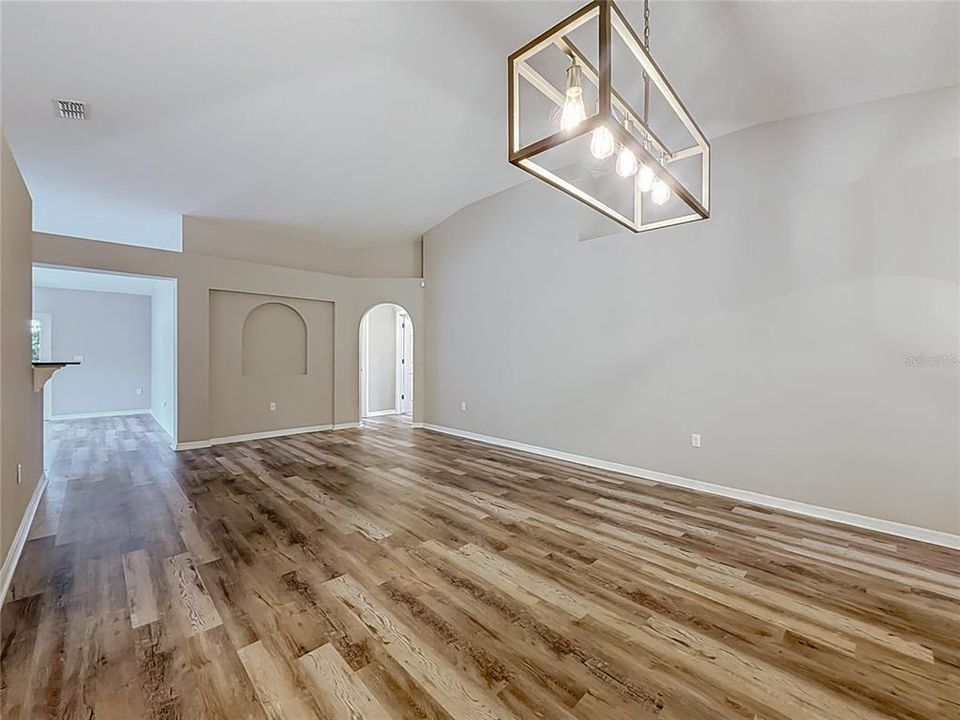 На продажу: $340,000 (4 спален, 2 ванн, 1893 Квадратных фут)
