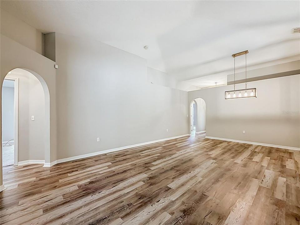 На продажу: $340,000 (4 спален, 2 ванн, 1893 Квадратных фут)