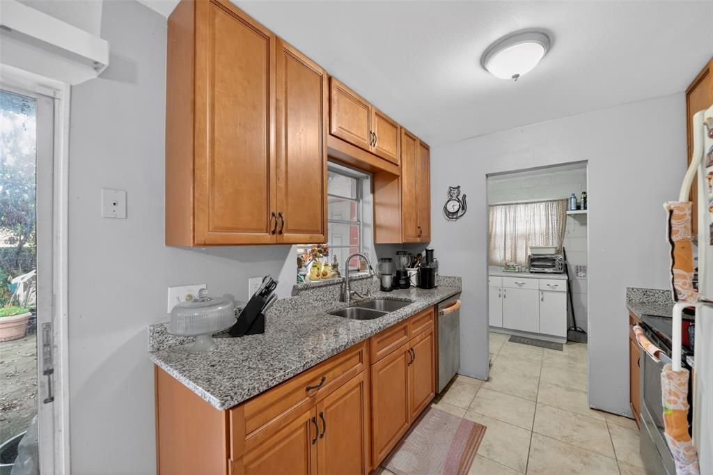 For Sale: $260,000 (3 beds, 1 baths, 1250 Square Feet)