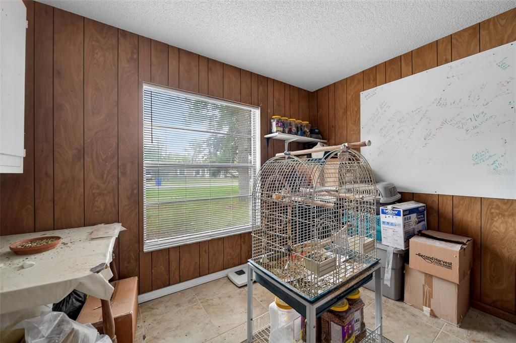 For Sale: $260,000 (3 beds, 1 baths, 1250 Square Feet)