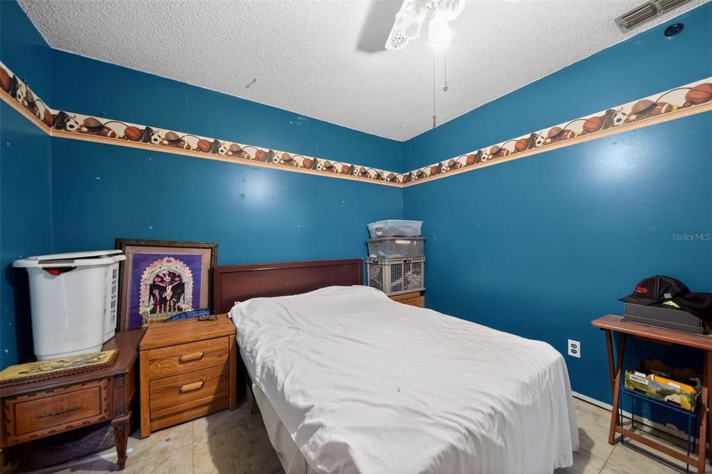 For Sale: $260,000 (3 beds, 1 baths, 1250 Square Feet)